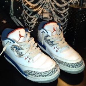 Jordan true blue 3s